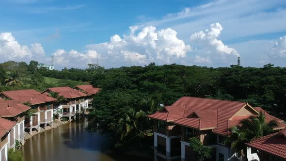 wide shots of houses within the lake with blue sky in the background alt
