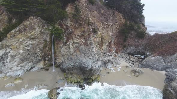 4K Aerial view of McWay Falls in Big Sur California USA alt