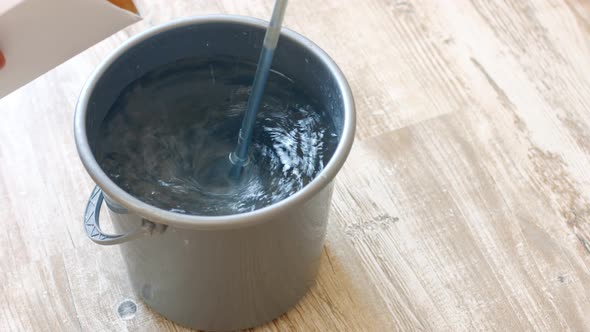 Glue for Wallpapering. alt