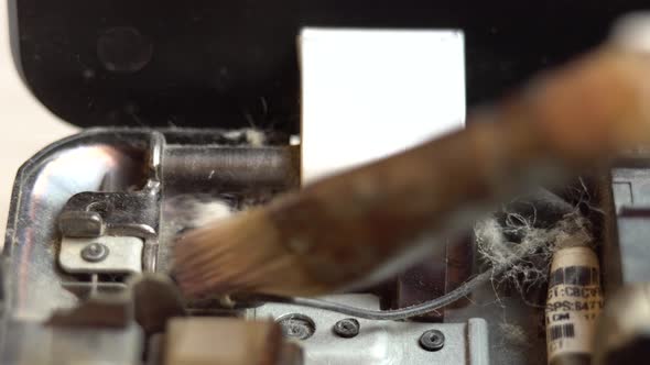 Removing Dust From Moving Laptop Parts Cleaning Laptop Screen Curtains From Dust alt