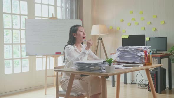 Asian Woman Thinking And Looking At Paper Then Raising Index Finger While Working With Documents alt