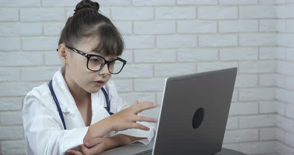 Online Doctor Examination alt