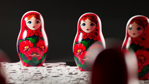 Matryoshka dolls placed in a circle. A camera follows one babushka after another alt