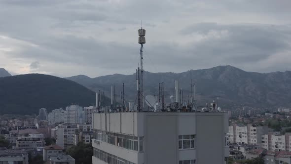 wifi antennas on the roof