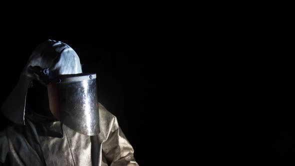 Industrial Worker Casting Metal at Metallurgical Factory. Molding Molten Metal at Industrial Plant alt