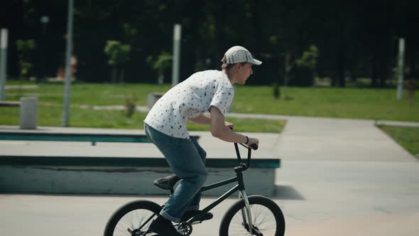 Urban Extreme in the Skatepark alt
