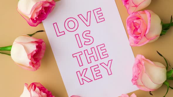 Zoom in Out LOVE IS THE KEY Text on Greeting Card Paper Note alt