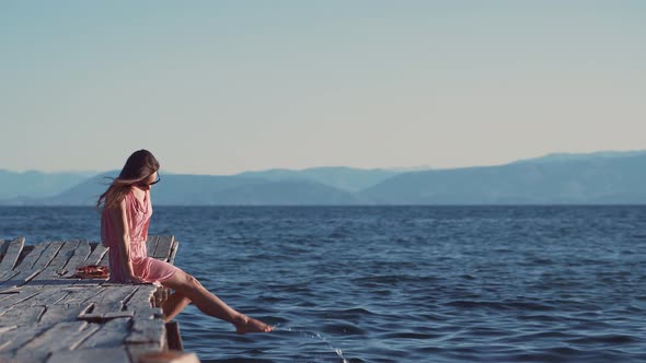 Happy young girl alt