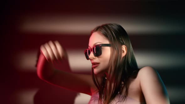 Closeup Portrait Glamour Smiling Lady Sunglasses Flirting Dancing Relaxing at Jalousie Shadow alt