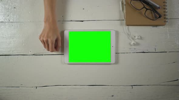 Working With Tablet Green Screen alt