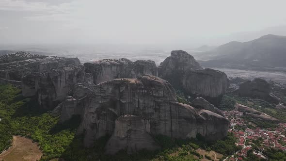 Landscape of the Meteora Mountains view alt