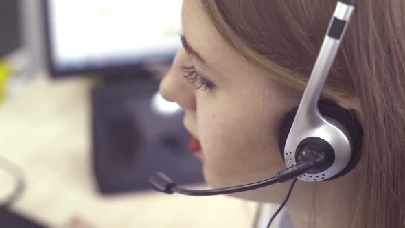 Operators of Support Customer Service - Call Center, Online Software with Technology Voice Over IP alt