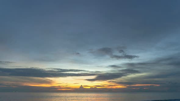 Time Lapse Sunsetabove The Ocean alt