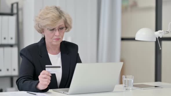Old Businesswoman Having Online Shopping Failure on Laptop alt