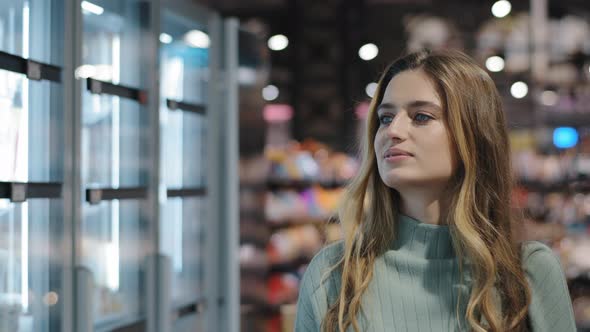 Closeup Caucasian 30s Girl Shopper Consumer Buyer Client Woman Housewife Girl Walking Near alt