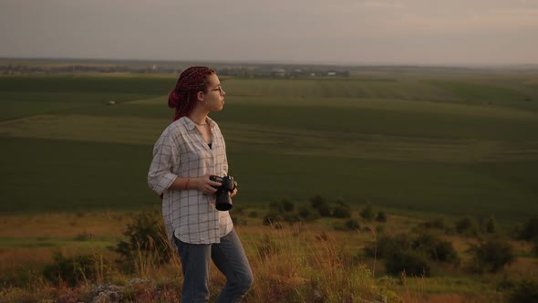 Close Up View of a Girl That Watches in the Horizon alt