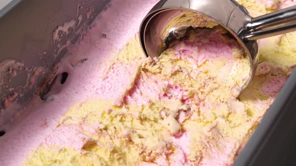 4K - ice cream scooper picks up ice cream. Close-up alt