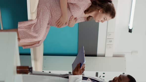 Vertical Video African American Medic Consulting Woman with Pregnancy Belly alt