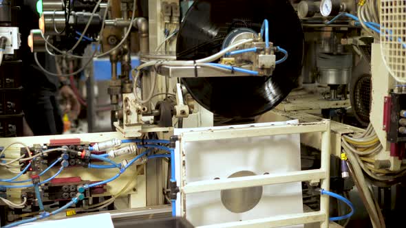 Industrial placing of vinyl record in sleeve in a record factory alt