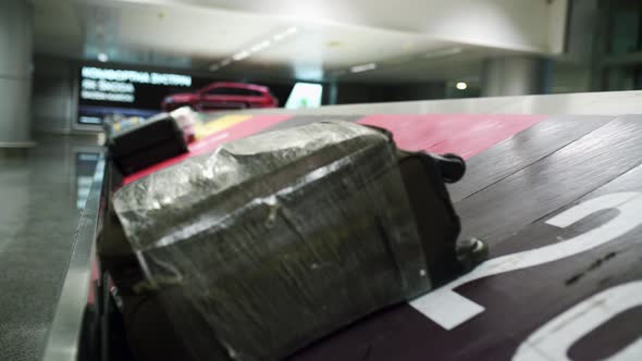 Passengers Picking Up Baggage at the Airport Close Up Shot Daytime Hand Pick Up Luggage alt