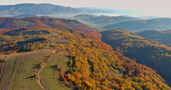 Autumn Panorama of the Mountains at Beautiful Natural Landscape alt