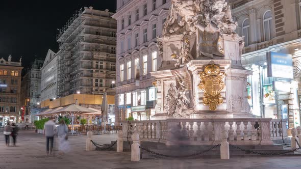 People is Walking in Graben St alt