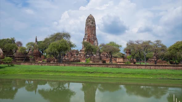 Time-lapse of Ruins of pagoda of Wat Phra Ram temple in Ayutthaya historical park, Thailand alt