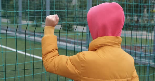 Girl wait for team victory. alt