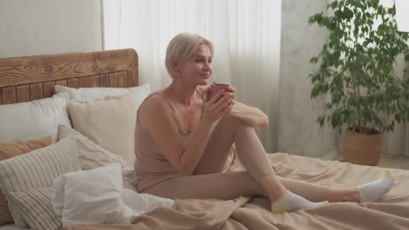 Leisure Morning Inspired Woman Enjoying New Day alt