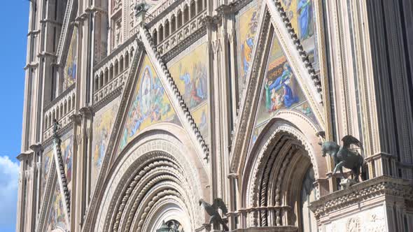 Duomo of Orvieto cathedral church in Tuscany, Italy, Europe. alt