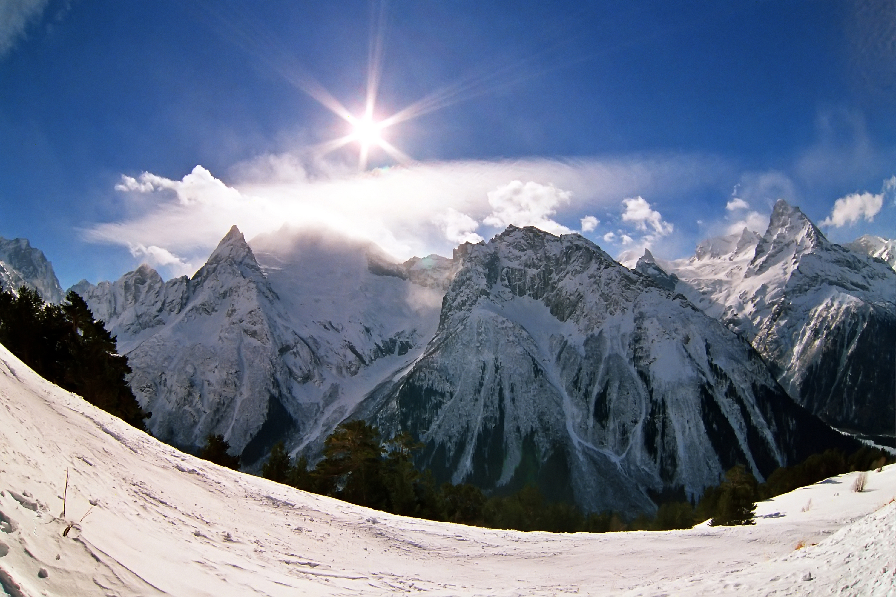 24 mountains. Снежные горы Домбай. Домбай Винтер. Кавказ. Домбай снег.