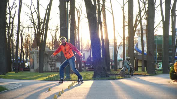 A Technical Man on Roller Skates Professionally Rides Backwards and Conducts Training in the Central alt