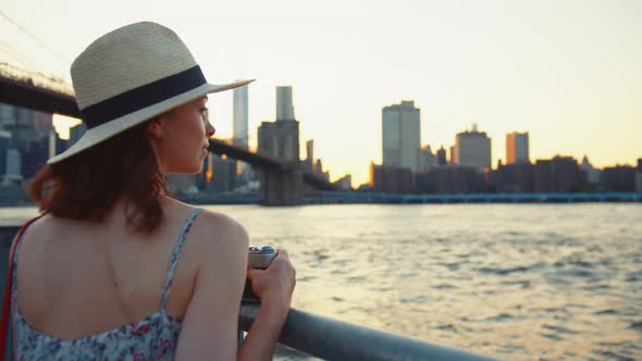 Young woman in New York City alt