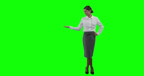 Businesswoman gesturing on green screen alt