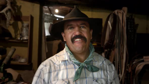 Leather Worker Artisan alt