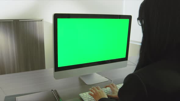 Woman In Office Using Computer Green Screen 4 alt