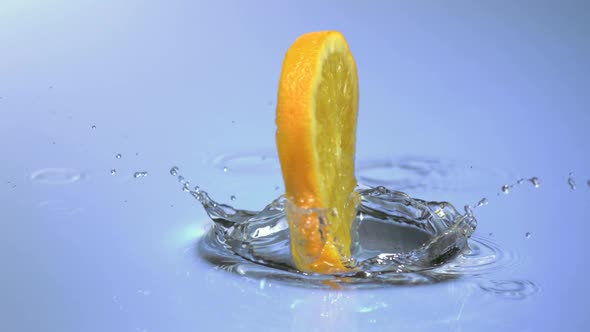 Orange in the water, Slow Motion alt
