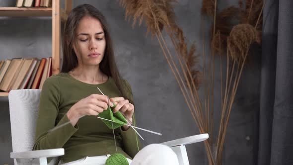 Latin Woman Knits with Needles alt