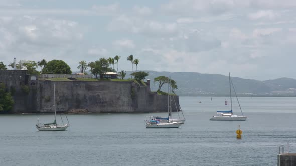Boats in Caribbean bay of Fort de France (Martinique)	 alt