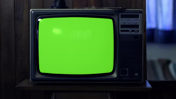 Retro TV turning on Color Bars and Green Screen at Night. 4K Version. alt