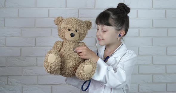 Teddy Bear with Heart alt