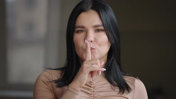 Portrait of Young Mexican Ethnic Plump Woman Point with Finger Near Her Mouth Brazilian Plus Size alt