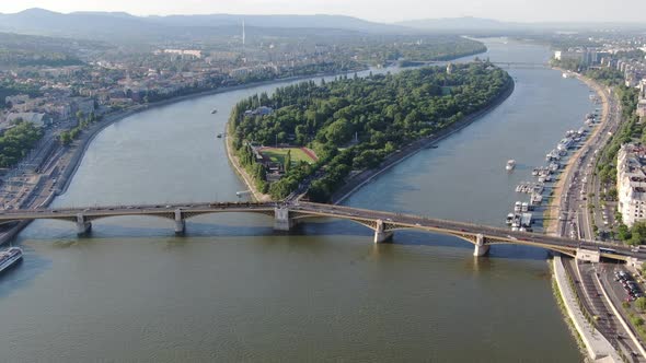 Aerial shot of Margaret island (Margitsziget) and bridge in Budapest, Hungary alt