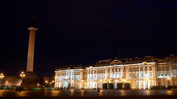 4K Time Lapse   People Walking On Palace Square  alt
