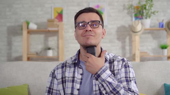 Portrait Middleaged Man Uses Electronic Speech After Laryngectomy alt