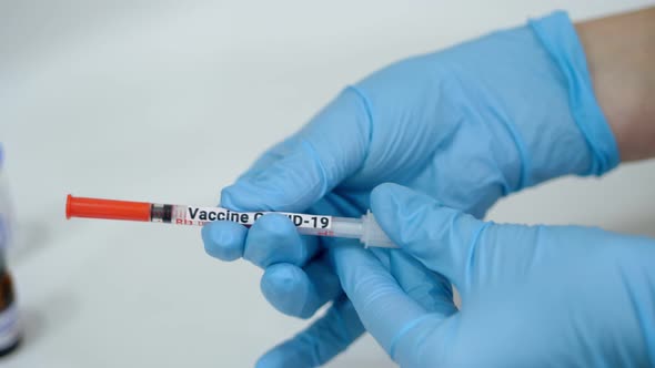 Coronavirus Vaccination alt