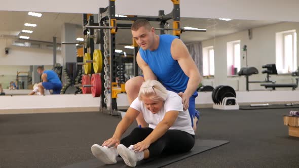 Elderly Woman is Engaged in a Sport in the Gym alt