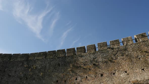A stone wall and a blue sky alt