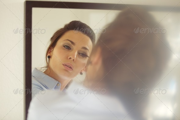 Business woman putting makeup