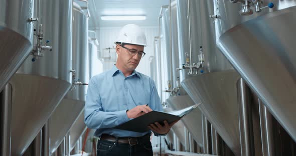 Portrait of Professional Industry Engineer alt